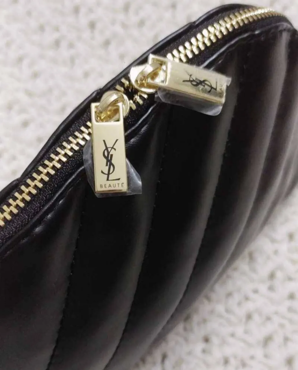 Neceser Yves Saint Laurent - Vista 2