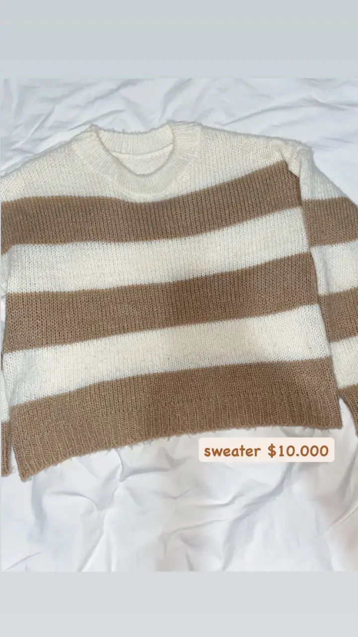 Sweater a rayas blanco y marrón, ideal para un look casual y abrigado. Perfecto para el invierno.