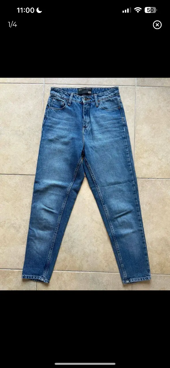 Jeans rectos de mujer, tiro alto, color azul. Talle 25. Ideal para un look casual y moderno.