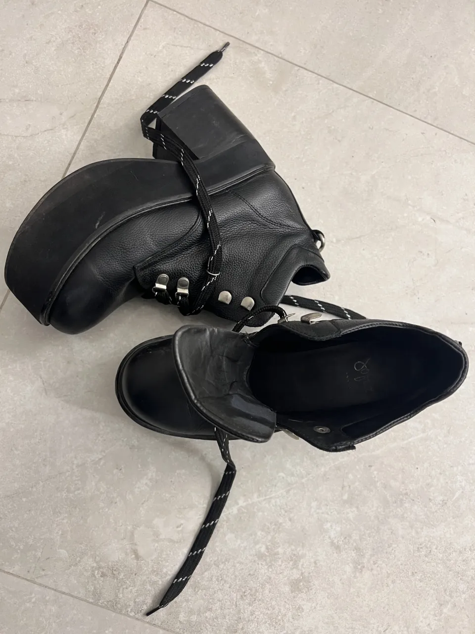 Borcegos Sofia Sarkany - Vista 2