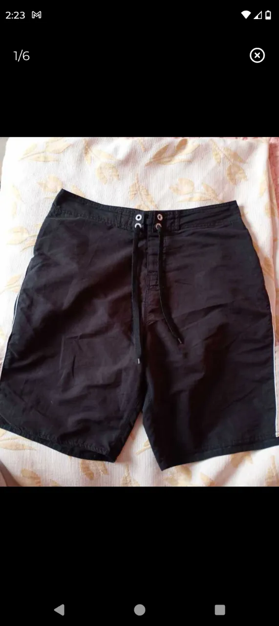 Shorts de baño negros con detalles en gris y blanco. Cierre de cordón en la cintura y bolsillo con cierre. Re canchero!! Excelente estado