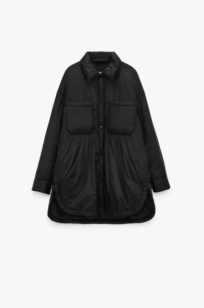 Campera/camisa puffer negra de Zara, ideal para media estación Con dos bolsillos delanteros y cierre con botones. Talle M