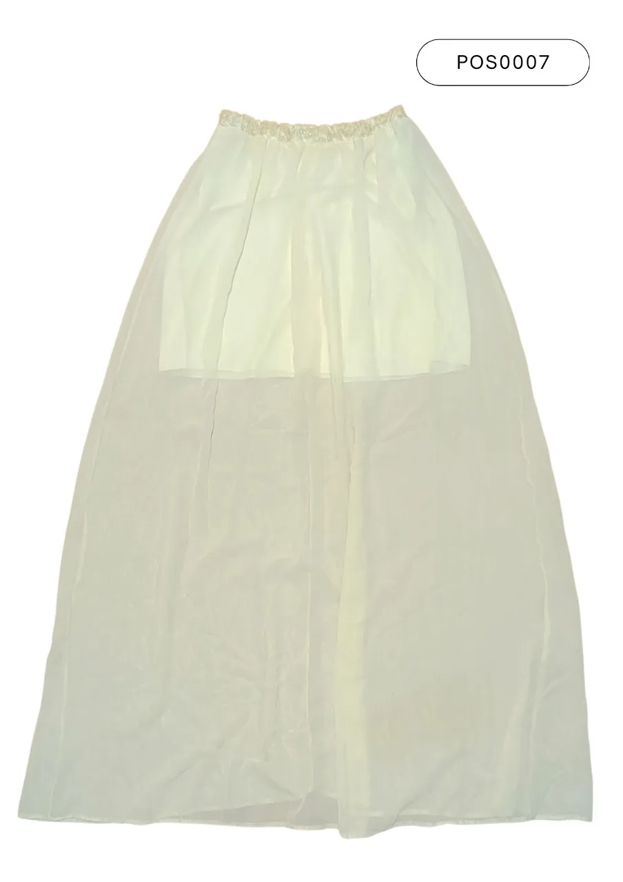 Pollera larga de gasa con detalles bordados en la cintura. Vintage.
Medidas:
(A) 30 cm
(C) 108 cm