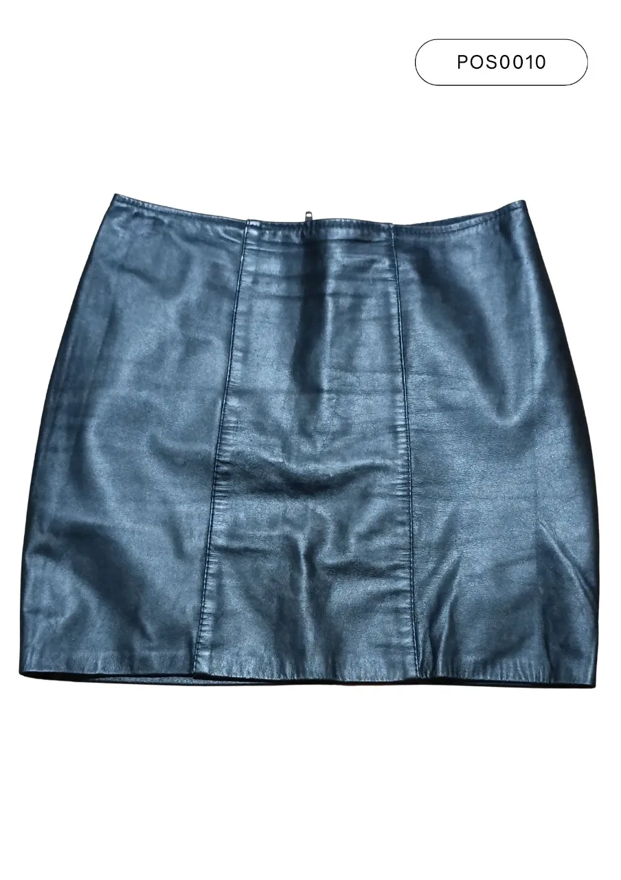 Pollera corta de CUERO LEGÍTIMO negra con cierre en la espalda. Forrada.
Medidas:
(A) 33 cm
(B) 42 cm
(C) 35,5 cm