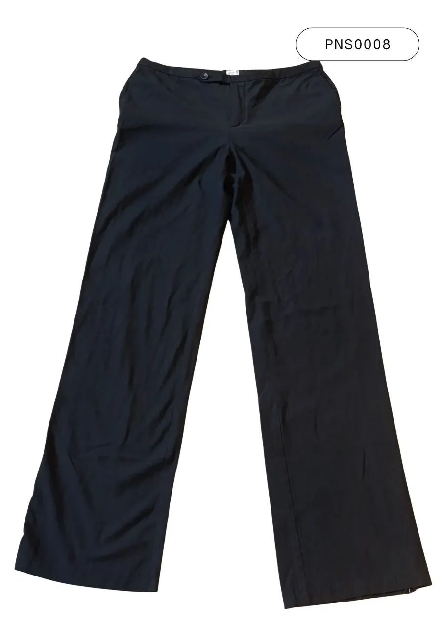 Pantalón "Old Navy" negro de vestir con dos botones en la cintura y dos bolsillos traseros con botón. Talle 38 Arg.
Medidas:
Cintura: 38 cm
Tiro delantero: 21 cm
Tiro trasero: 35 cm
Largo total: 100 cm