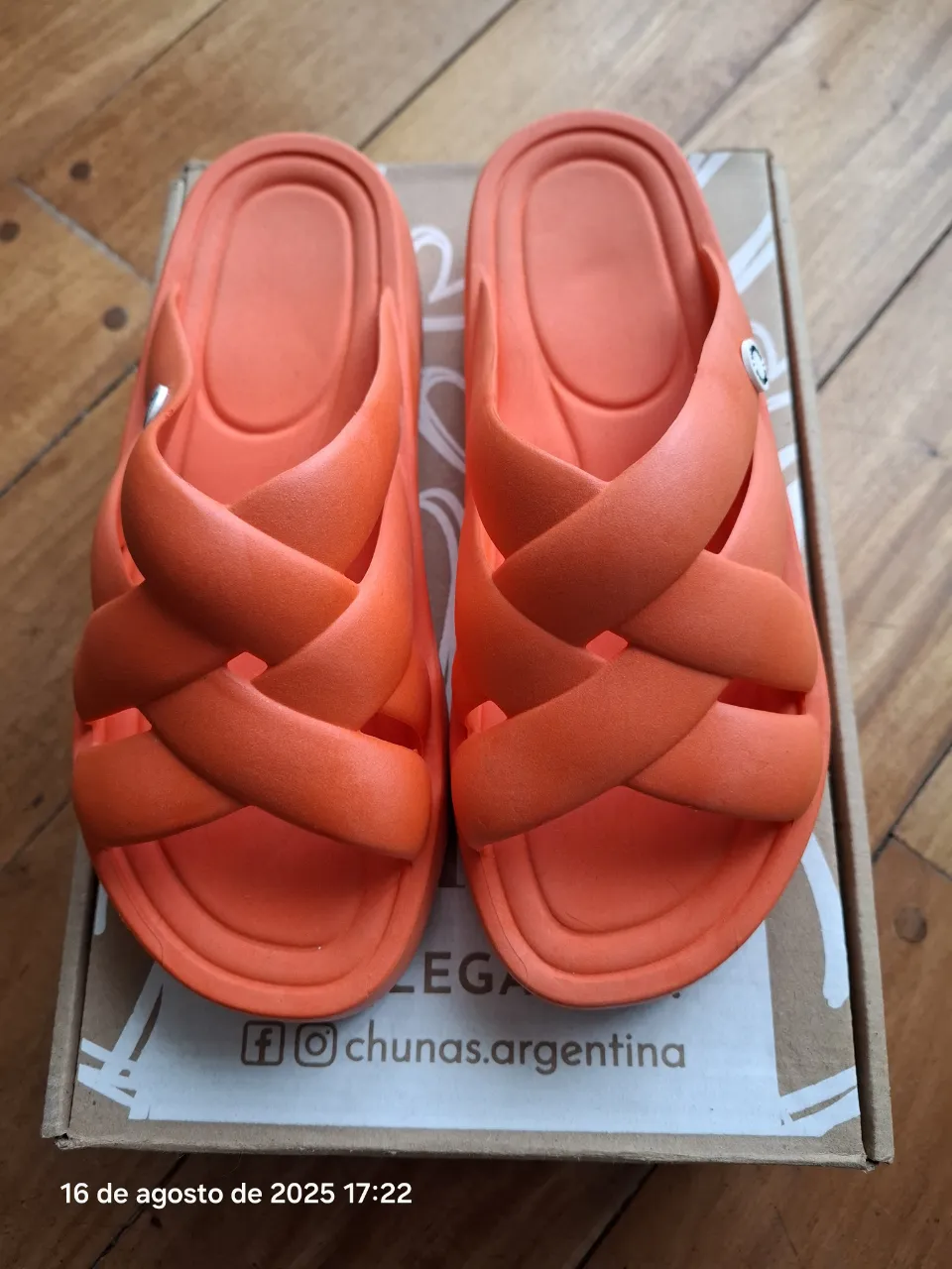 Chunas con diseño cruzado, ideales para el verano. Perfectas para la playa o un look casual.