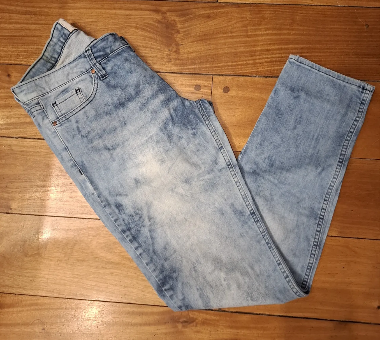 Jeans Tucci, color azul gastado, talle 26. Marca Tucci Jeans.