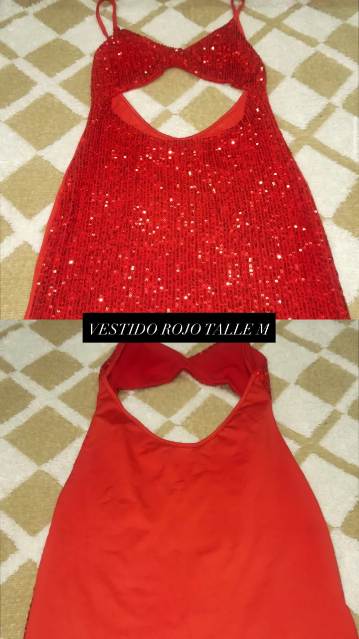 Vestido rojo con lentejuelas y recorte en el busto.