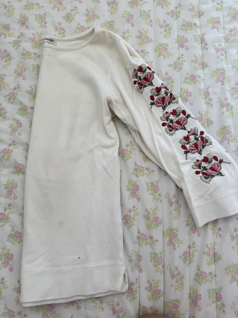 Remera Clara Ibarguren - Vista 2