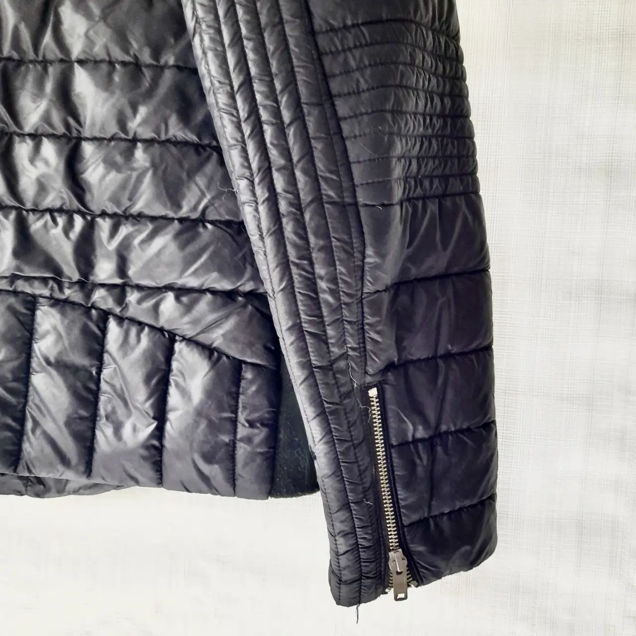 Campera Ay Not Dead - Vista 3