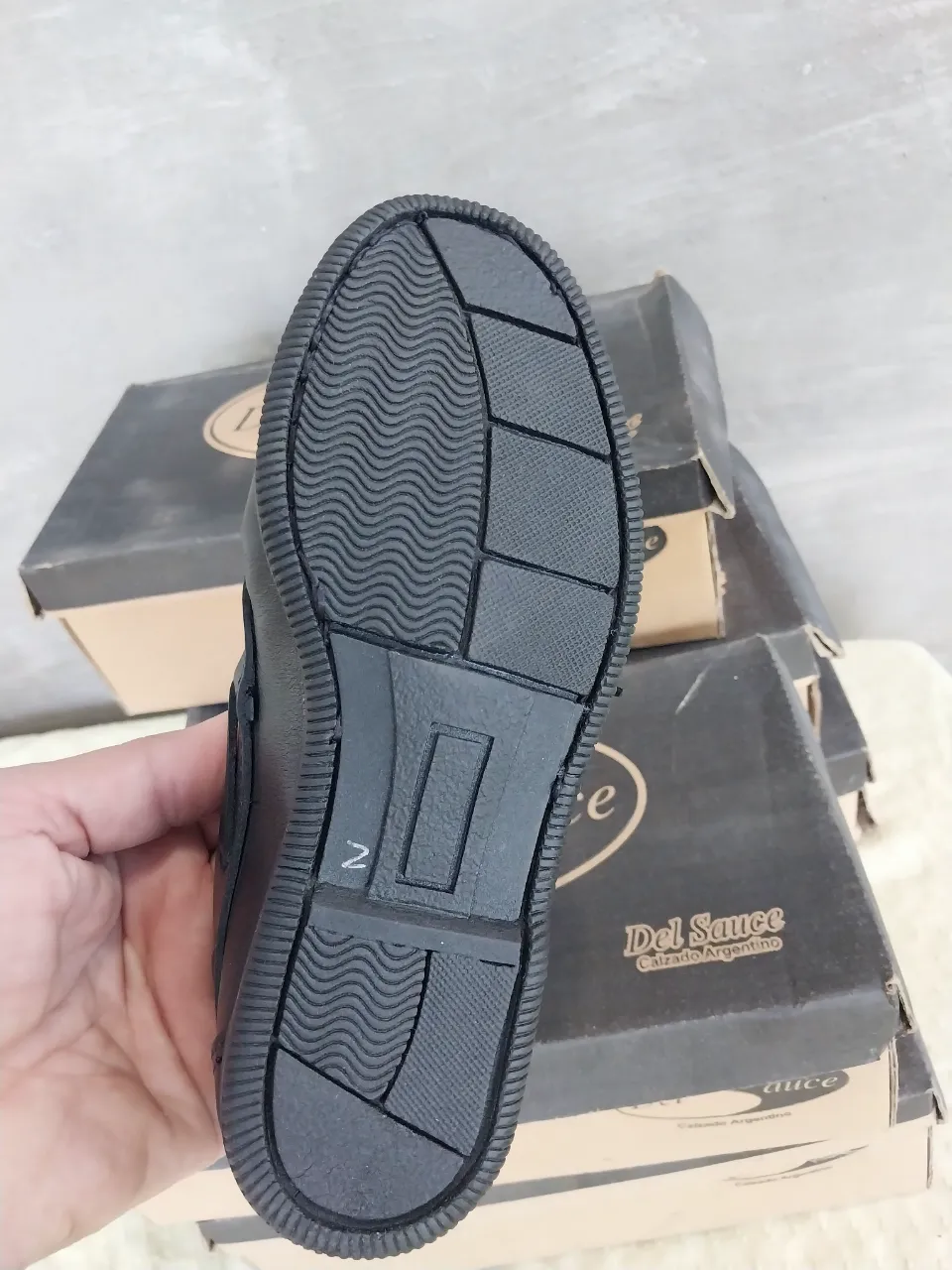 Zapatos náuticos de cuero vacuno unisex,marca Del Sauce ideal para colegio, numeros disponible 32 y 27, único color negro 