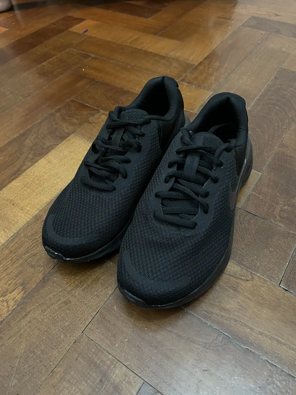 Zapatillas Nike Revolution 6, color negro, ideales para running y uso diario. Talle US 7.
