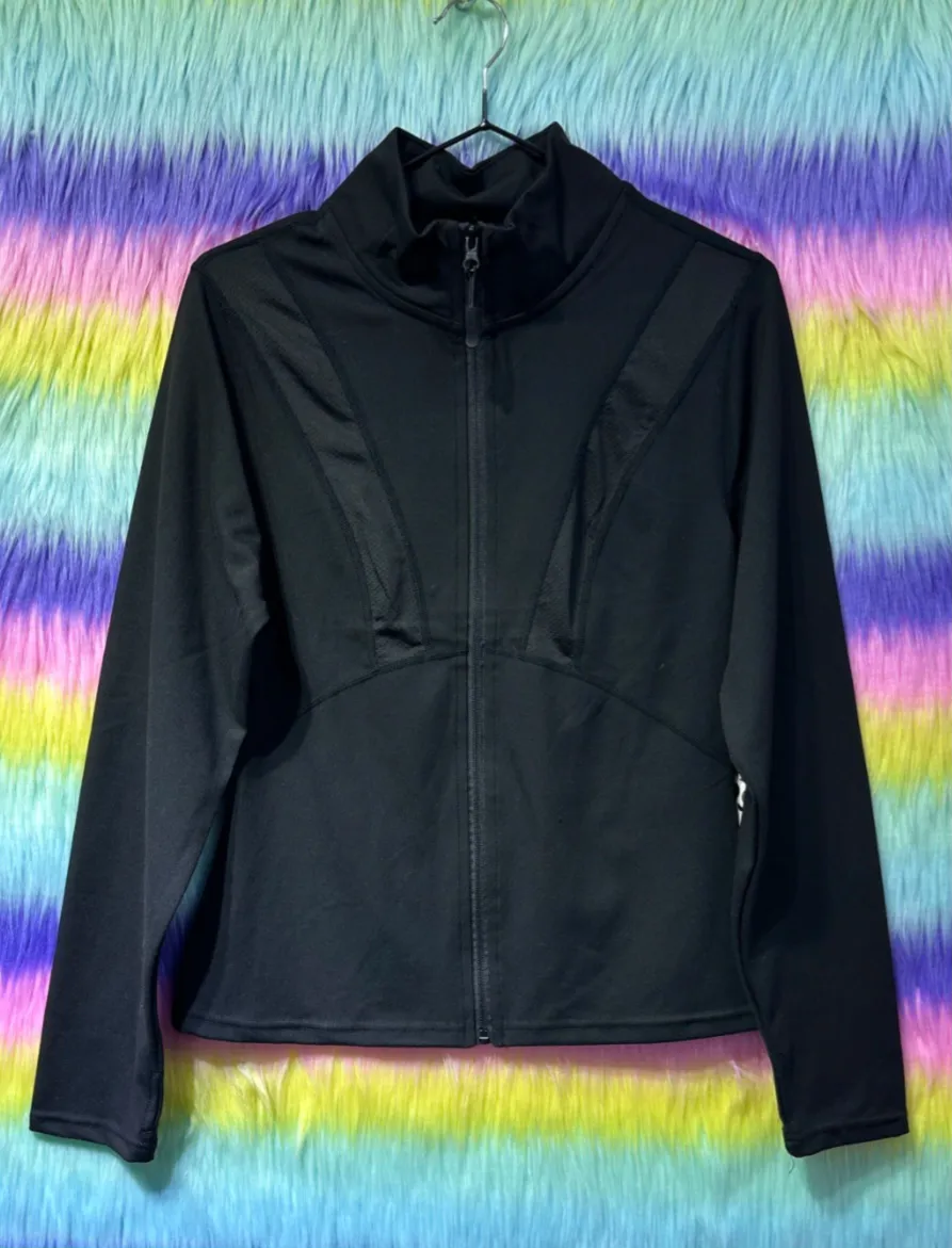 Campera deportiva Flex Lively negra, con cierre frontal y detalles en los laterales. Ideal para actividades físicas.
