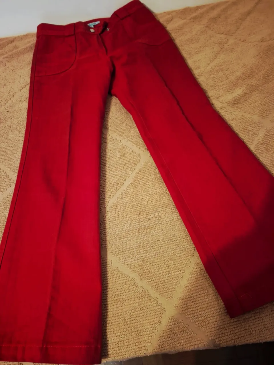 Pantalón sastrero rojo, corte oxford