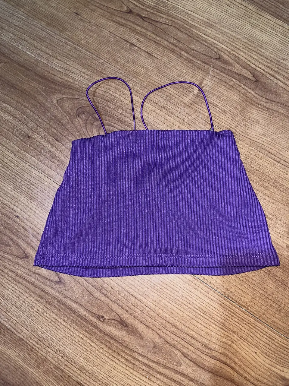 Top violeta de Morley, con breteles elásticos. Talle único. 