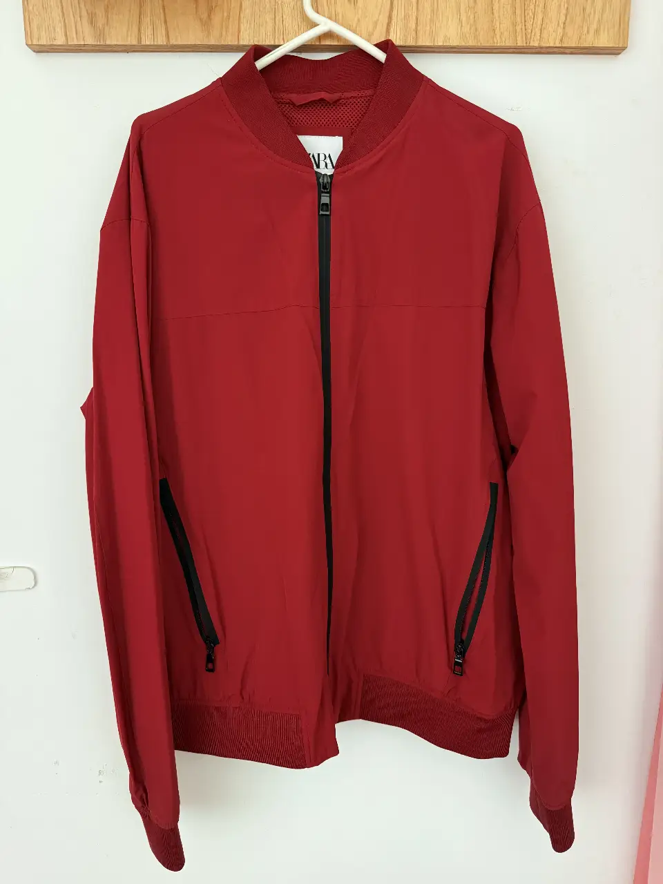 Campera Bomber Roja de hombre, Zara. Talle XL.