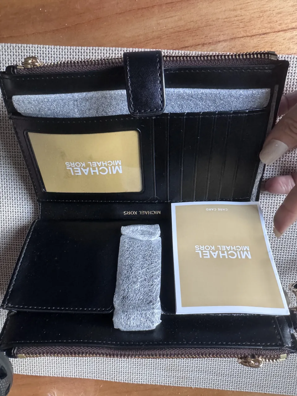 Billetera Michael Kors - Vista 3