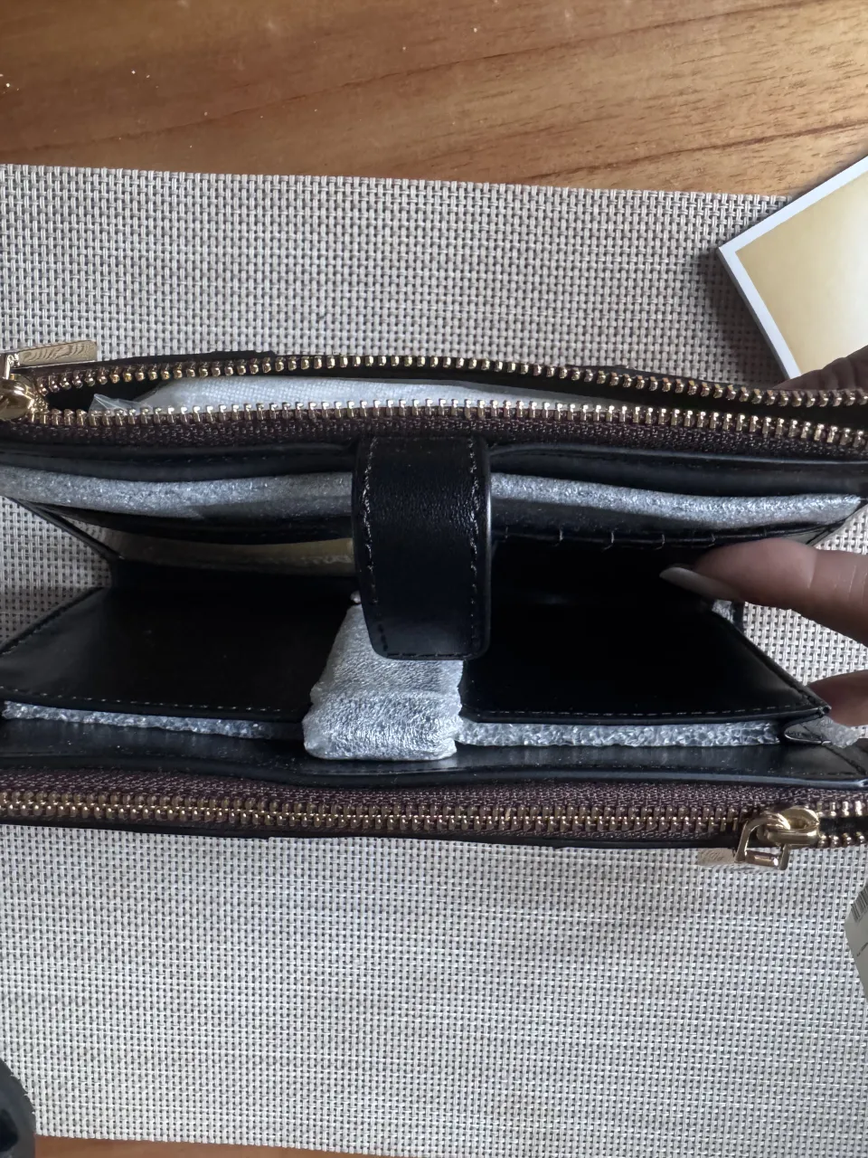 Billetera Michael Kors - Vista 6