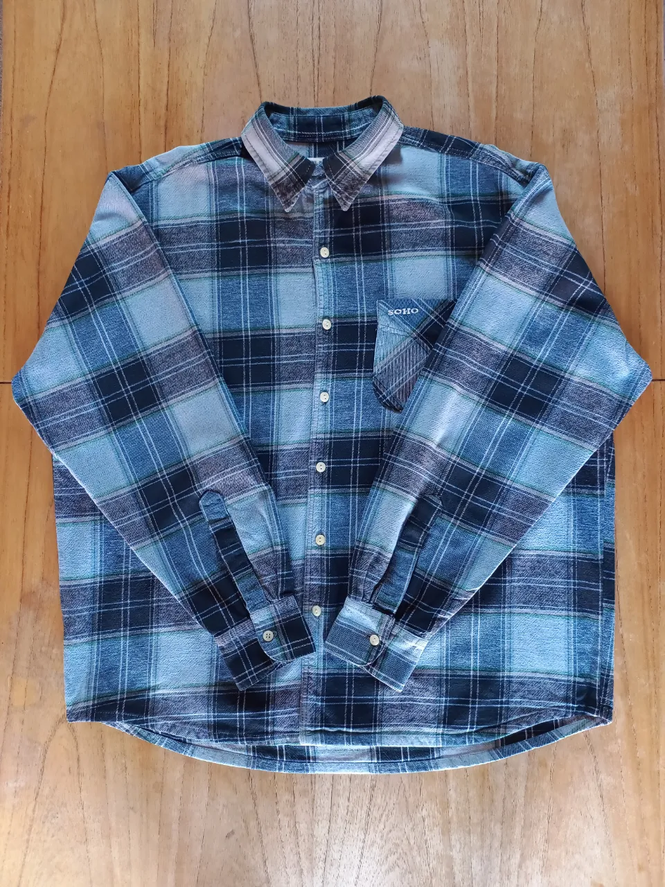 Camisa Soho Usa Vintage Azul Celeste ( Talle L )

Medidas 
Axila a Axila: 68cm
Hombros: 54cm
Largo: 76cm
Mangas: 61cm