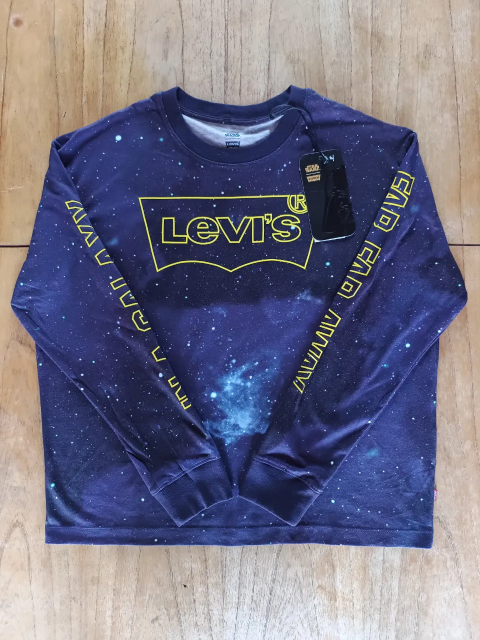Camiseta Levis Star Wars Galaxia Nueva ( Talle S AMPLIO )

Medidas
Axila a Axila: 60cm
Hombros: 53cm
Largo: 64cm
Mangas: 56cm