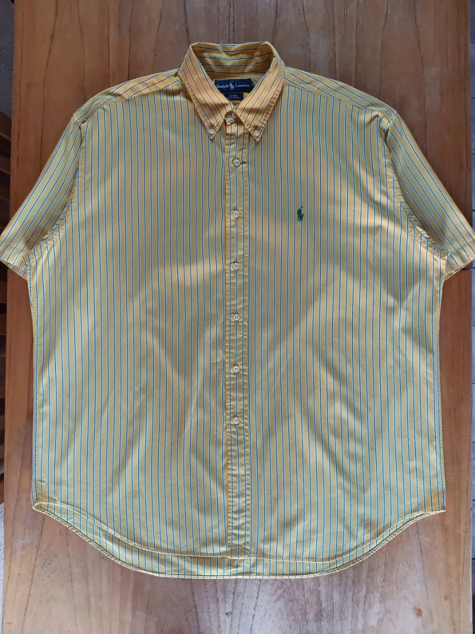 Camisa Polo Ralph Lauren Rayada Amarilla Verde ( Talle XL )

Medidas 
Axila a Axila: 74cm
Hombros: 58cm
Largo: 89cm
Mangas: 28cm
