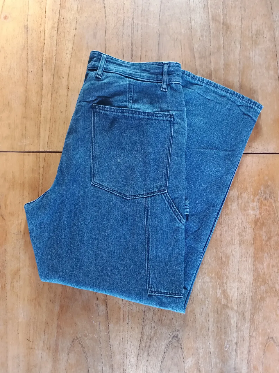 Pantalón Uniqlo Carpenter Azul ( Talle 32x30US - 42 ARG )

Medidas
Cintura: 43cm
Tiro Delantero: 30cm
Tiro Trasero: 44cm
Largo: 101cm
Botamanga: 23cm