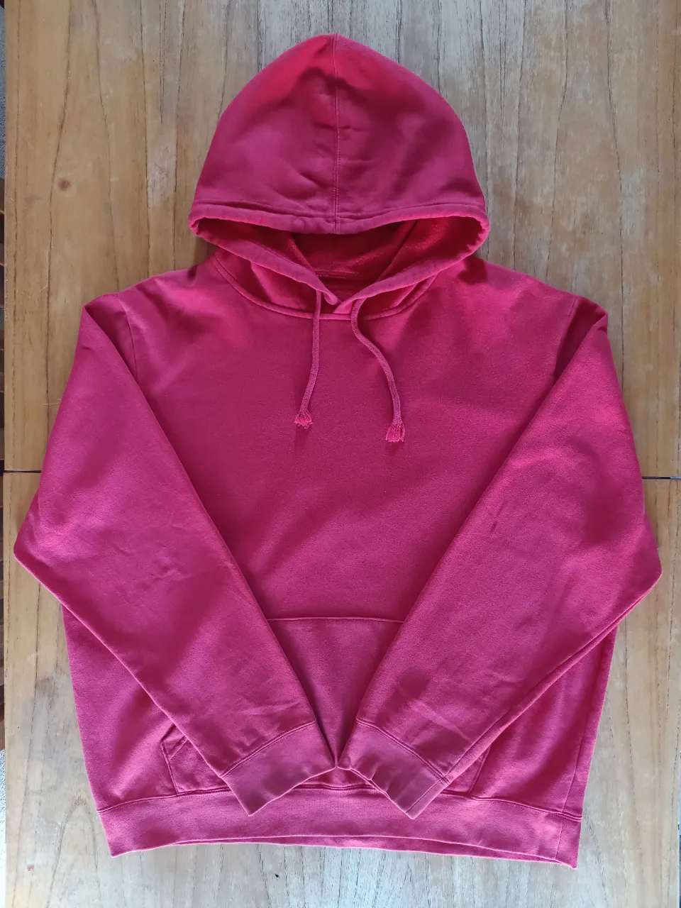 Buzo Básico Rojo Liso Americano ( Talle L )

Medidas
Axila a Axila: 70cm
Hombros: 55cm
Largo: 69cm
Mangas: 66cm