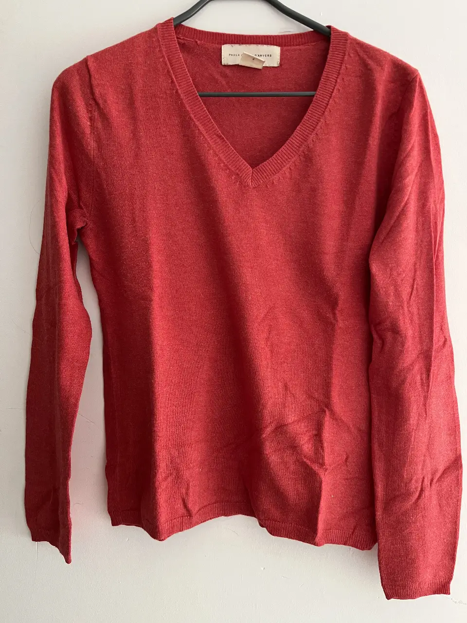 Sweater rojo escote en V