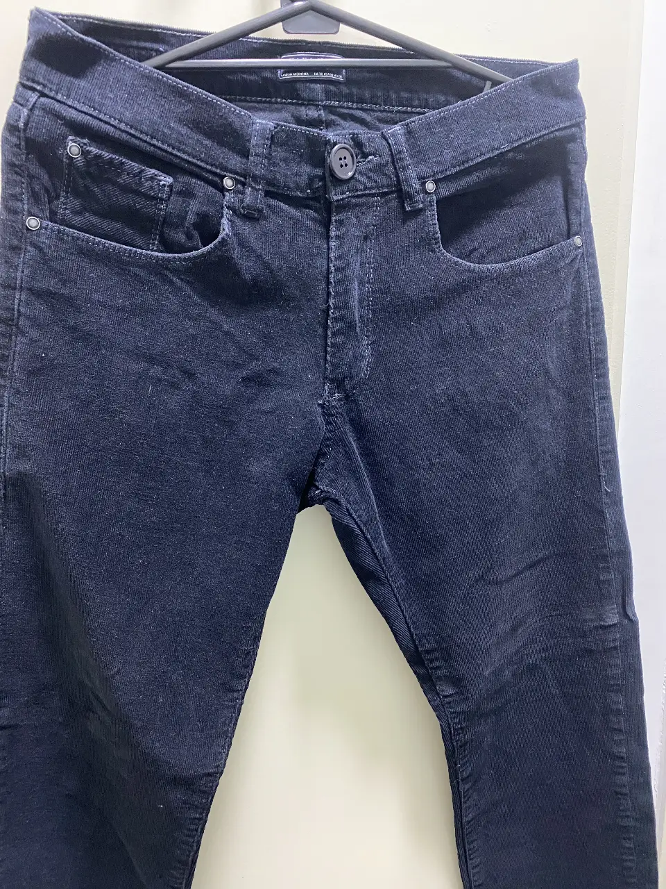 Pantalón corderoy, color azul oscuro, de la marca Zara talle 30. Como nuevo. 