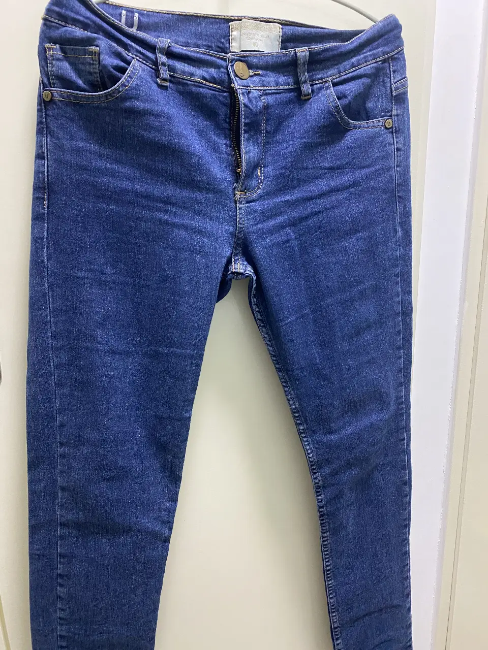 Jeans de mujer, color azul, corte chupin. Talle 40. Marca University Club Collection. Como nuevo. 