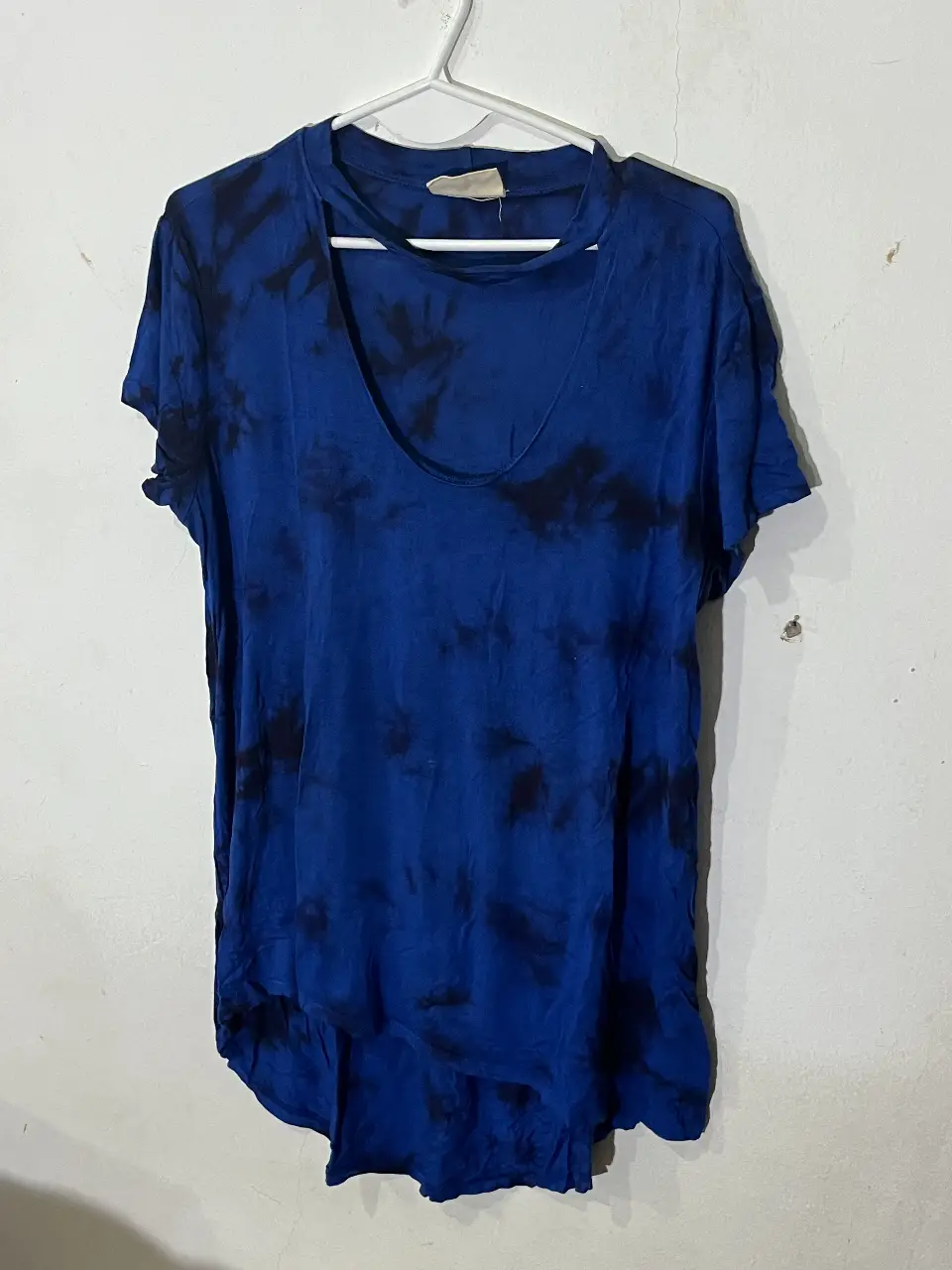 Remera de cuello redondo con abertura y manga corta. Marca Americanino, talle S (abarca un M tranquilamente porque se estira, es suelta)