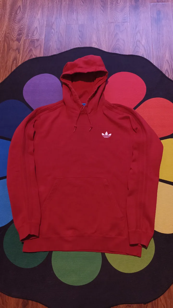 Hoodie Adidas originals trefoil 
Talle XL amplio hombre 
Medidas:
Ancho axila 62cm
Largo 74cm
Buen estado 
Detalle en la capucha tiene unas manchas pero con acetona sale. O para q usen otros productos lo mandan a tintorería. 