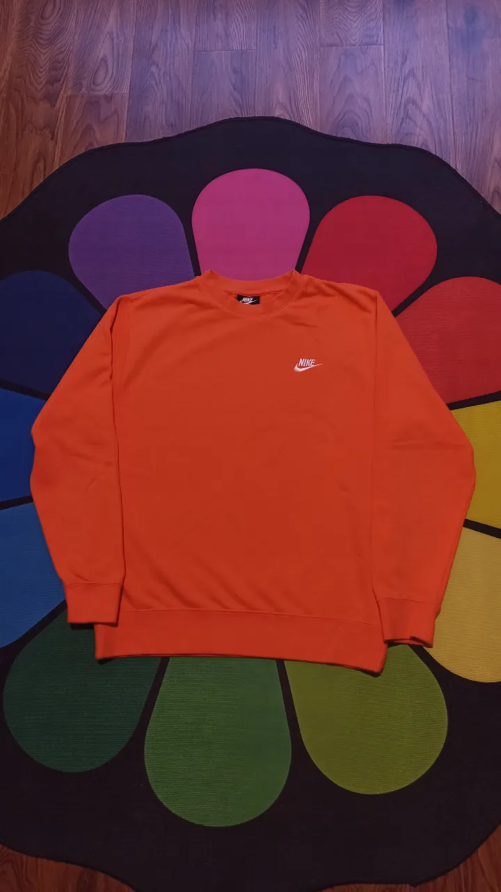 Sudadera Nike sportswear club french terry 
Talle L hombre 
Medidas:
Ancho axila 56cm 
Largo 64cm 
Excelente estado 