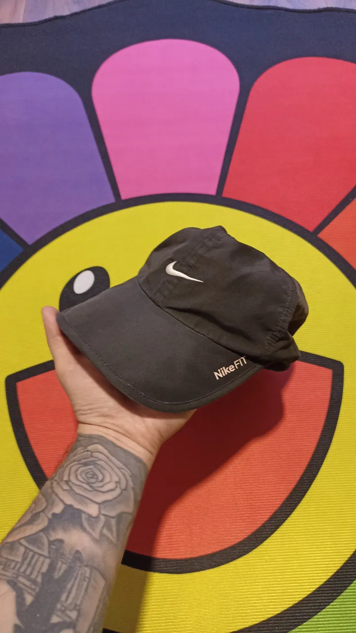 Gorra nike dri-fit. Mínimo detalle en la última foto. 