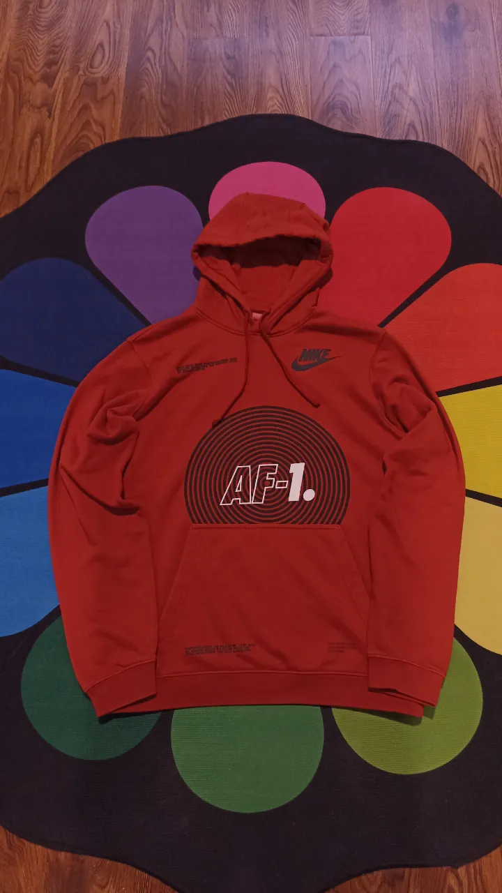 Hoodie Nike sportswear AF-1
Talle M amplio hombre 
Medidas:
Ancho axila 56cm 
Largo 68cm
Excelente estado. 
Modelo súper raro de conseguir. 