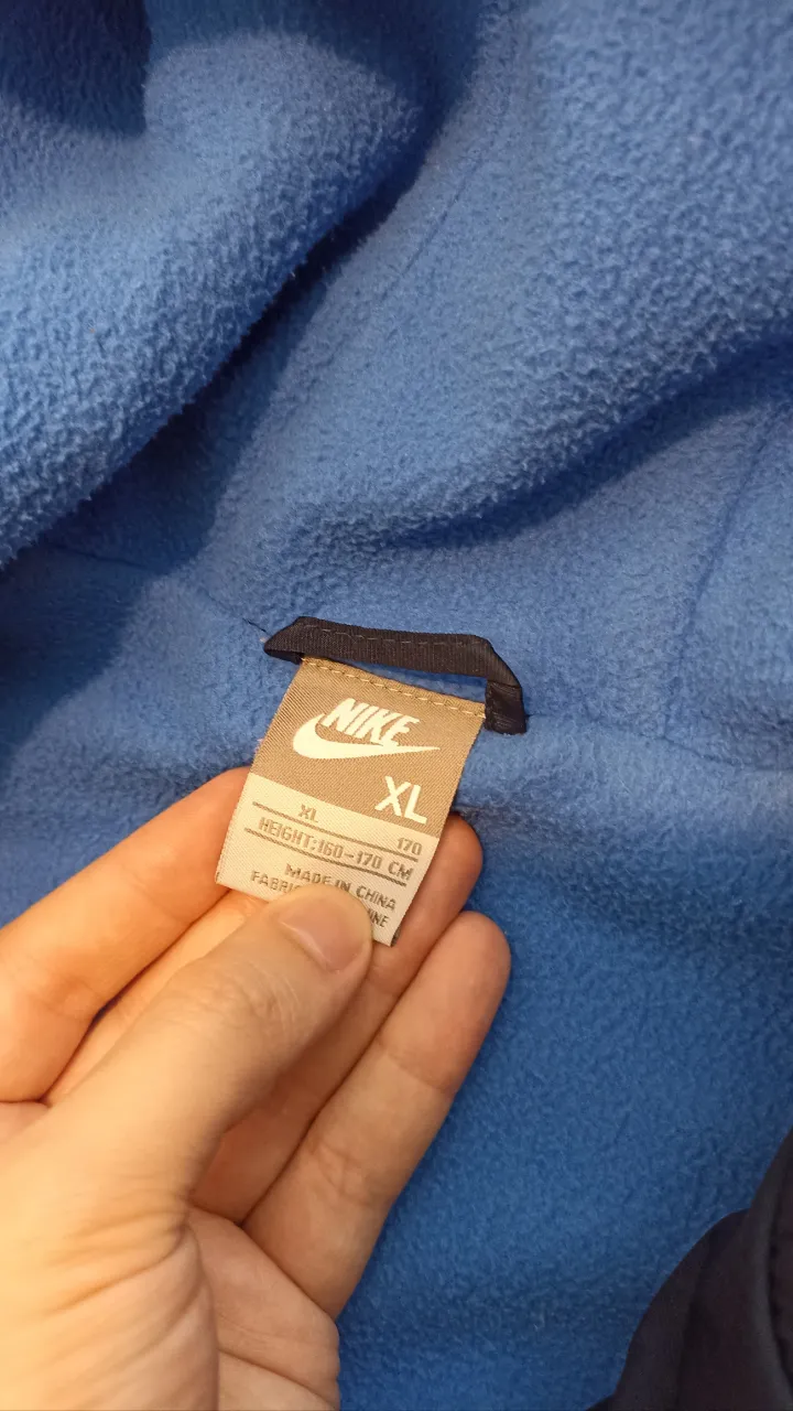 Campera Nike - Vista 3