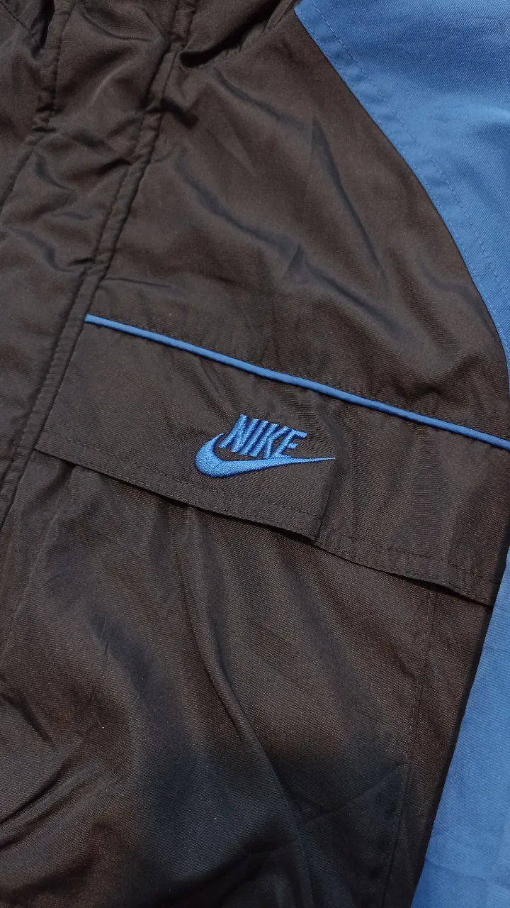 Campera Nike - Vista 2