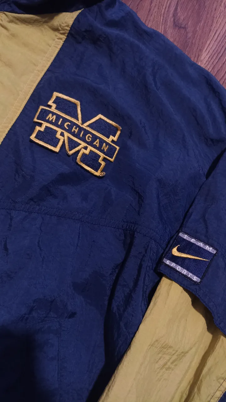 Campera Nike - Vista 2