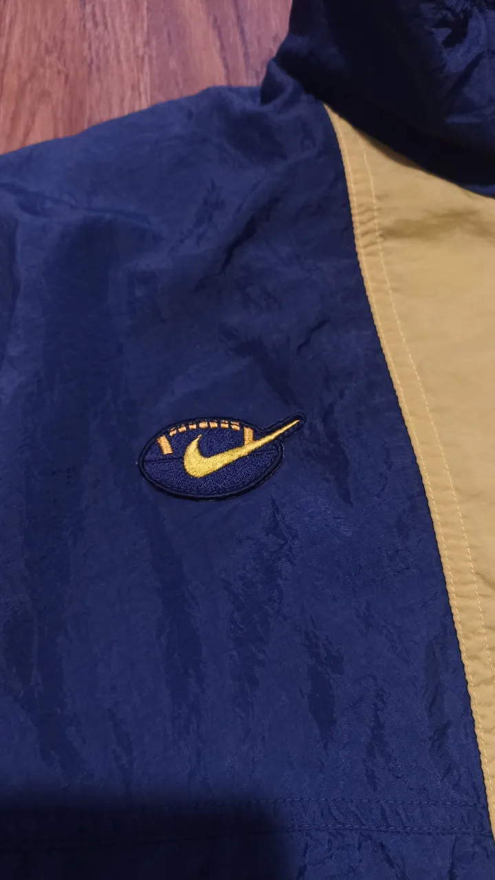 Campera Nike - Vista 3