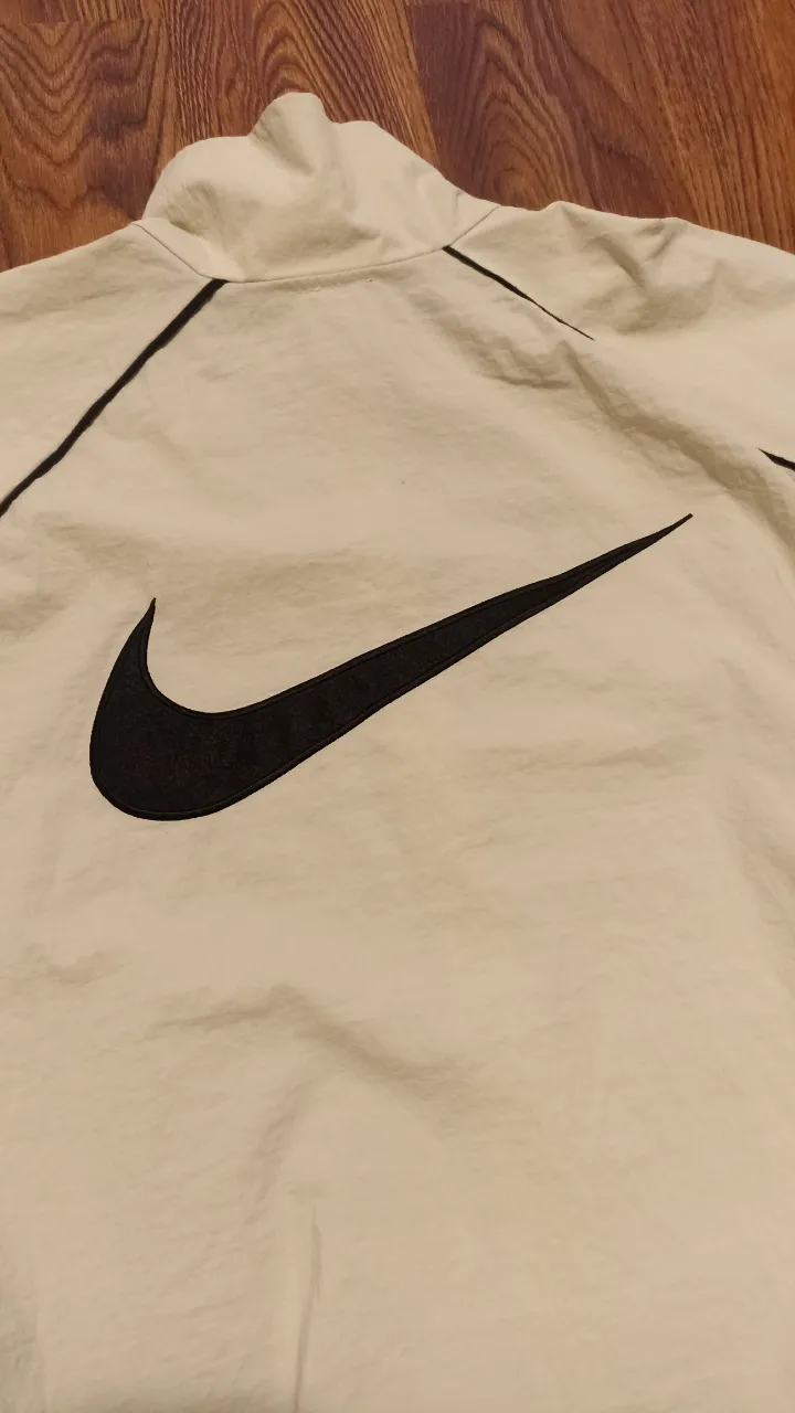 Campera Nike - Vista 4