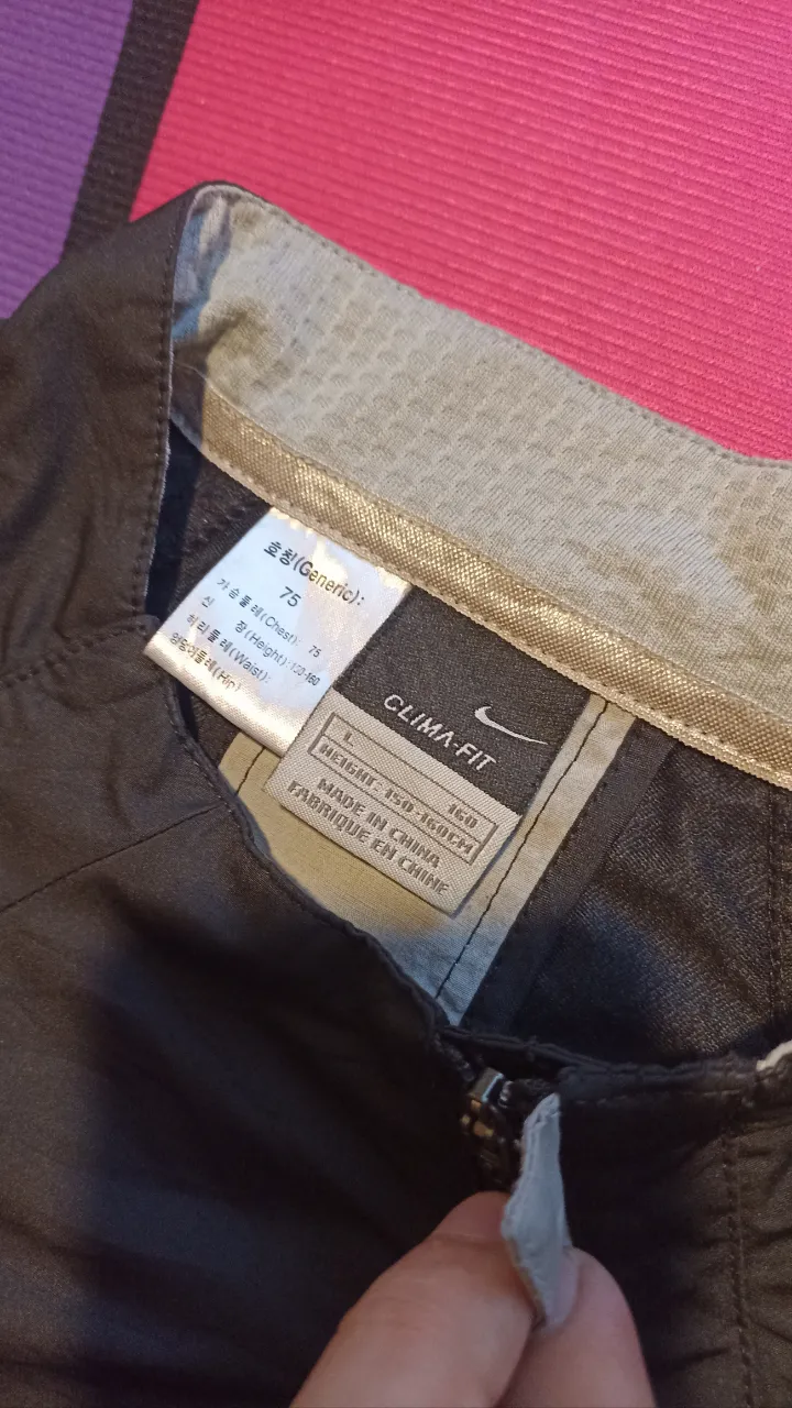 Campera Nike - Vista 3