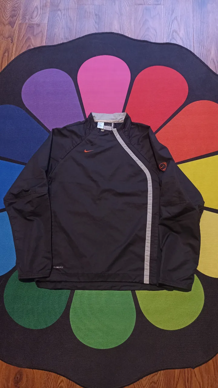 Anorak Nike T90 vintage 
Talle L juvenil pero da tranquilamente para un talle S hombre 
Medidas:
Ancho axila 52cm
Largo 62cm
Excelente estado, impermeable. 
