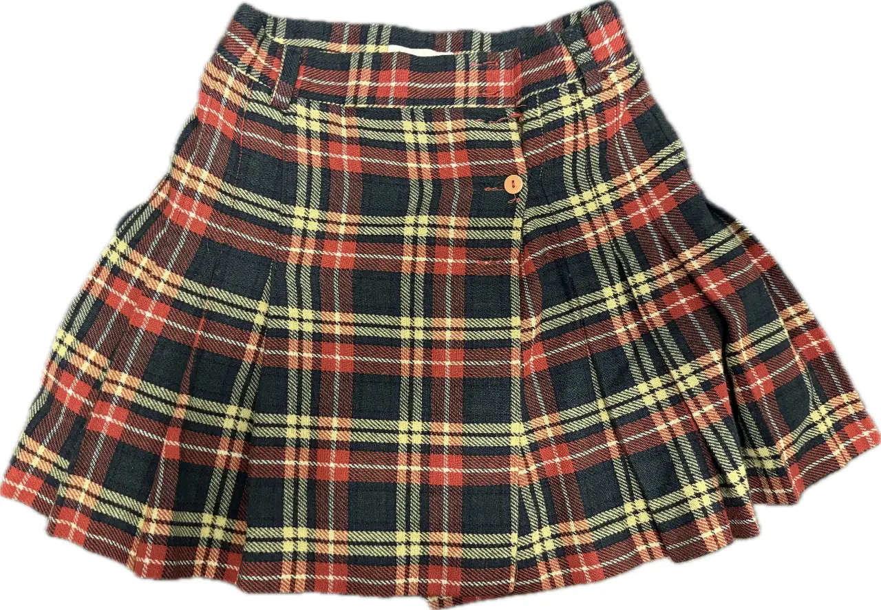 Pollera YAGMOUR VINTAGE, con diseño a cuadros en tonos rojo, negro y amarillo. Corte en A, con detalle de botón y tablas. Ideal para un look retro y con estilo.