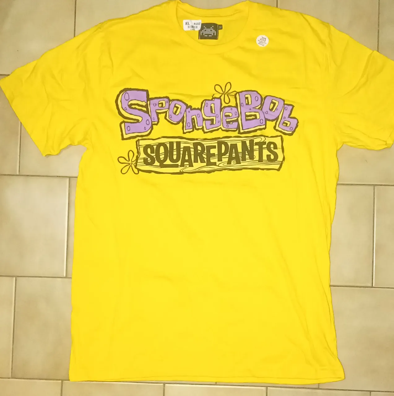 Remera A ≠ - Vista 2