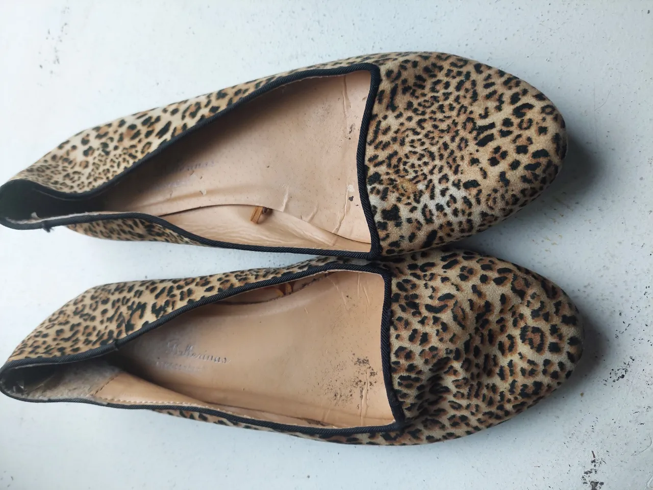 Bellísimas ballerinas con estampa de leopardo. Un clásico que nunca pasa de moda, perfectas para darle un toque chic a cualquier look. Ideales para el día a día o una salida casual.