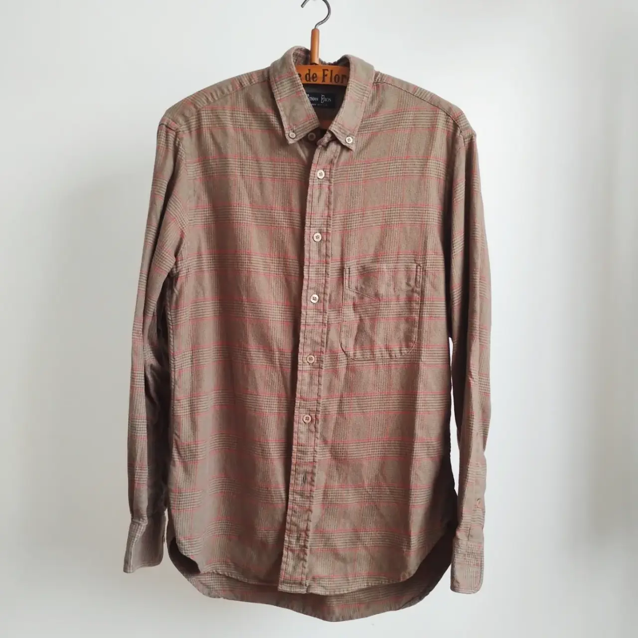 Camisa a cuadros Gitman Bros. de hombre, manga larga, con bolsillo en el pecho. Ideal para un look casual y vintage.