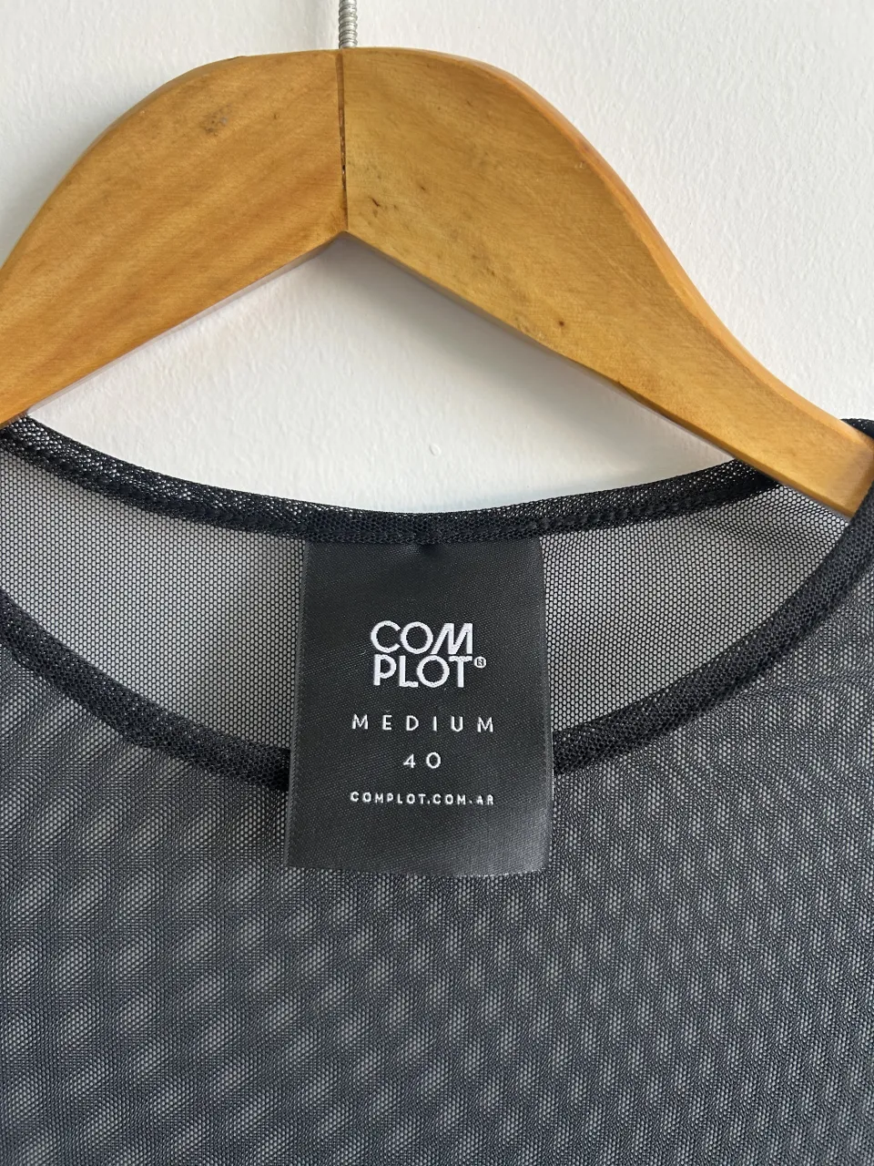 Remera Complot - Vista 3