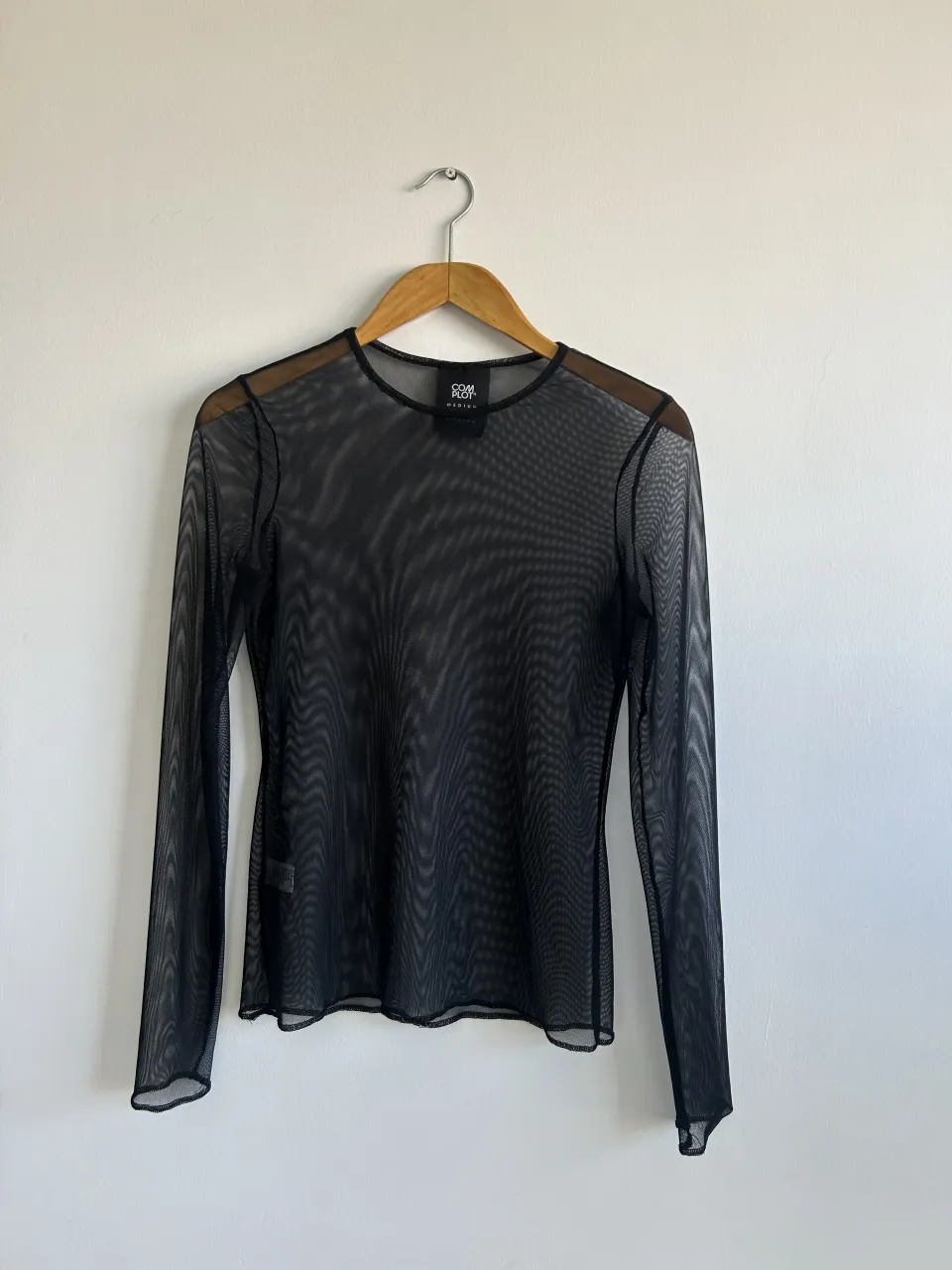 Remera Complot - Vista 2