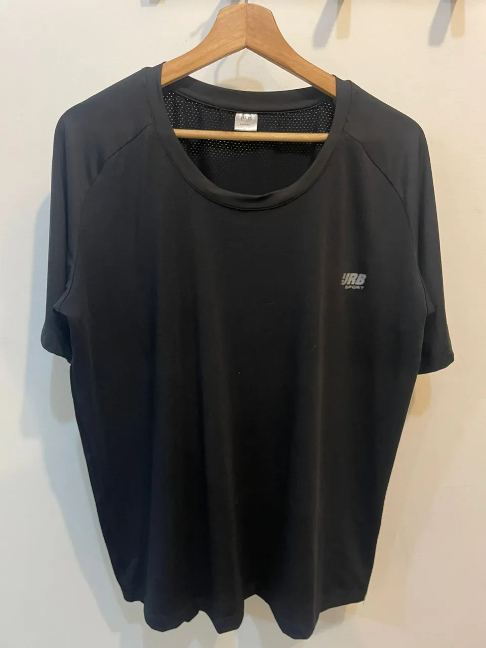 Camiseta deportiva NUEVA
Talle L