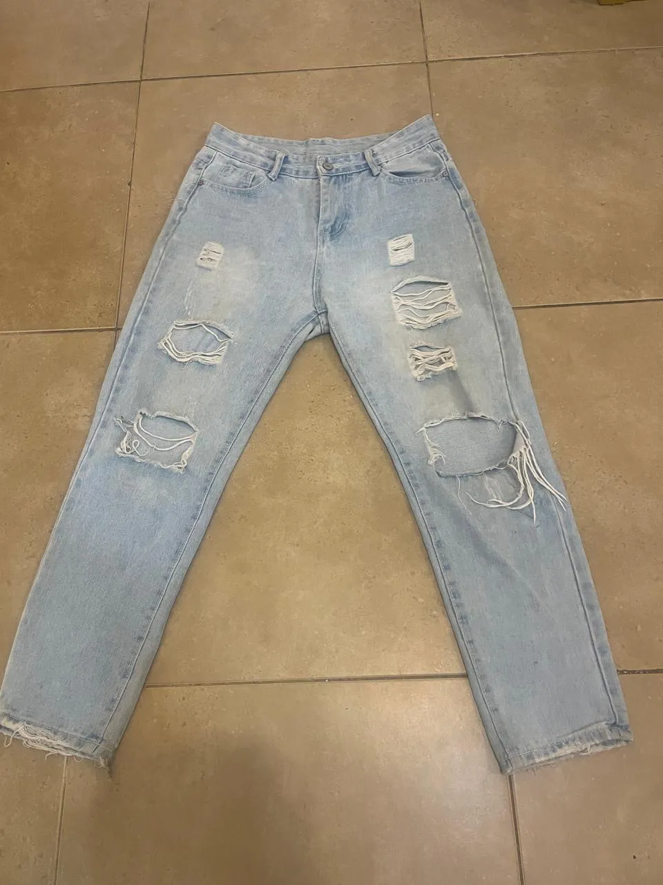 Jean de tiro medio, estilo mom